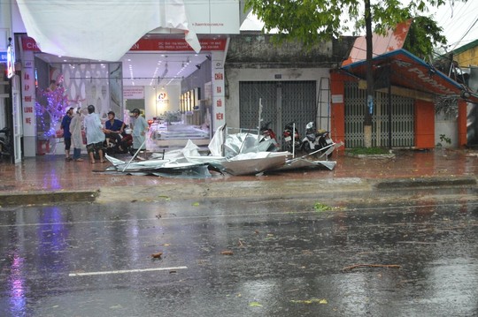 [-]Đắk[-]Lắk:[-]Mưa[-]1[-]giờ,[-]phố[-]biến[-]thành[-]sông!